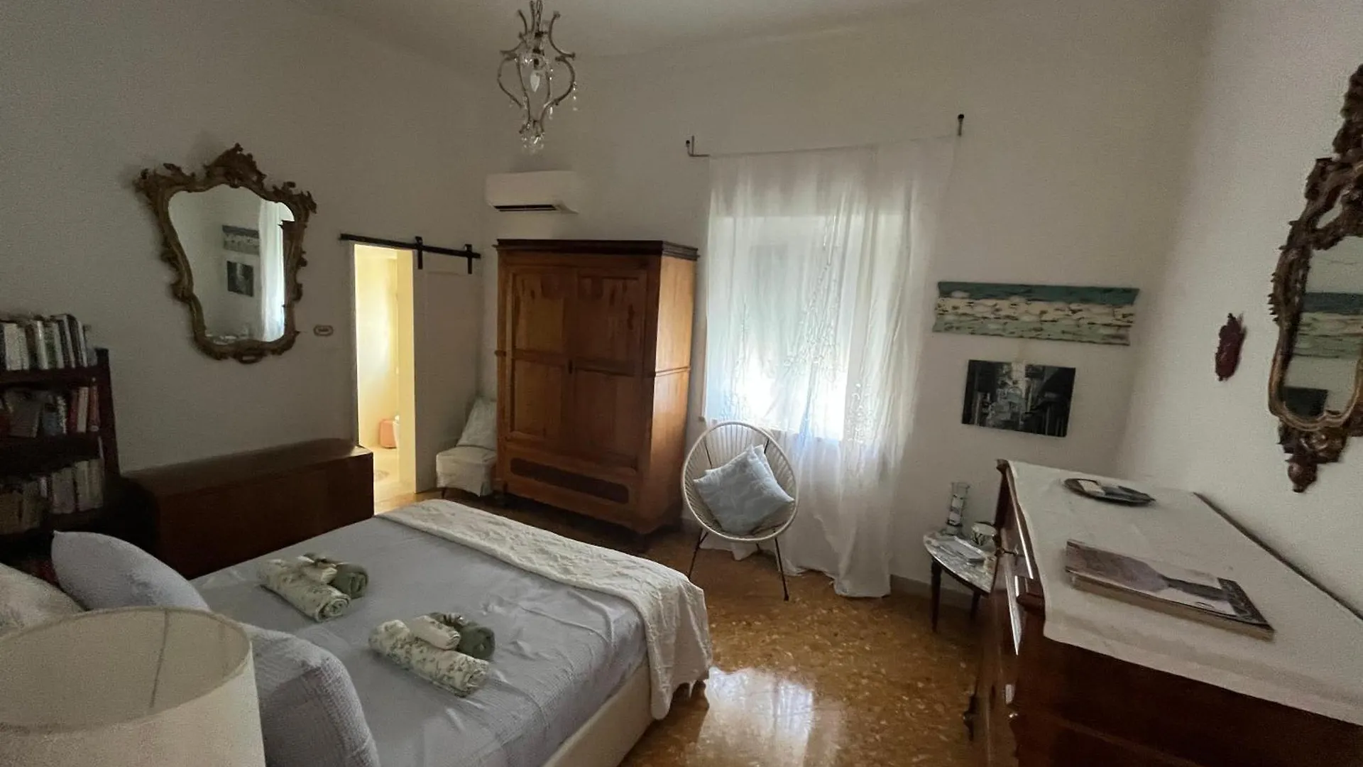 Homestay A Casa Del Console Apartment Mondello Italy